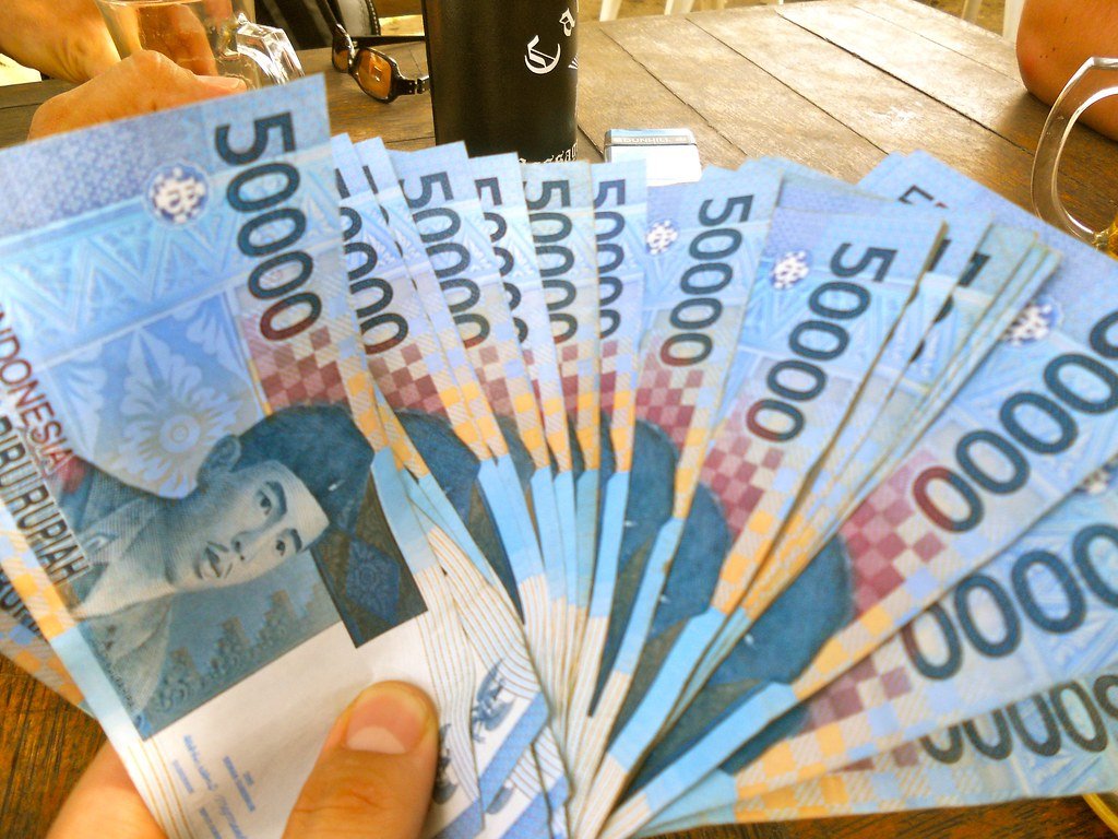 Should I Exchange Money Before Bali? Best Currency Tips 2025