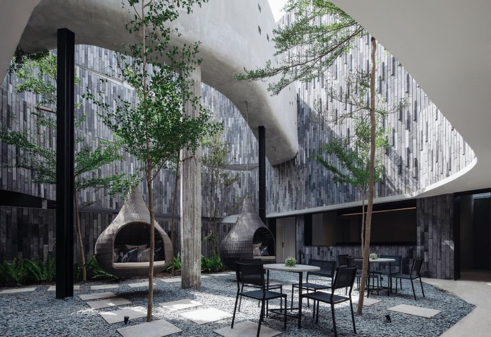 Lloyd's Inn Bali exterior