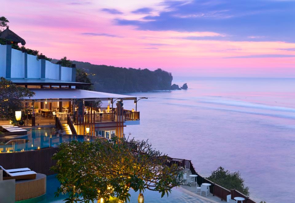 Anantara Uluwatu Bali Resort clifftop infinity pool