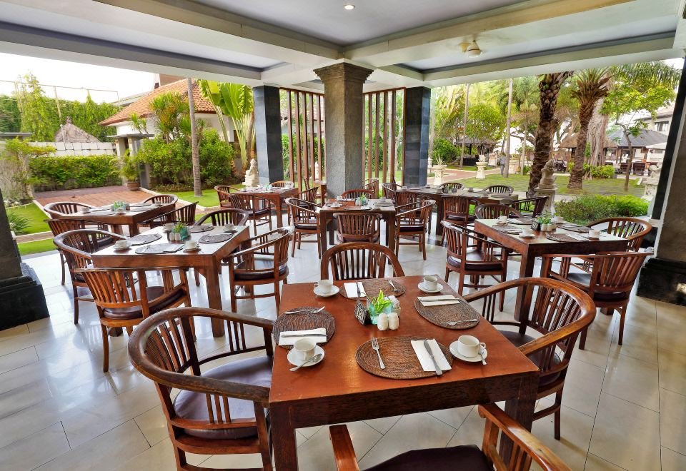 Puri Saron Hotel Seminyak beachfront location