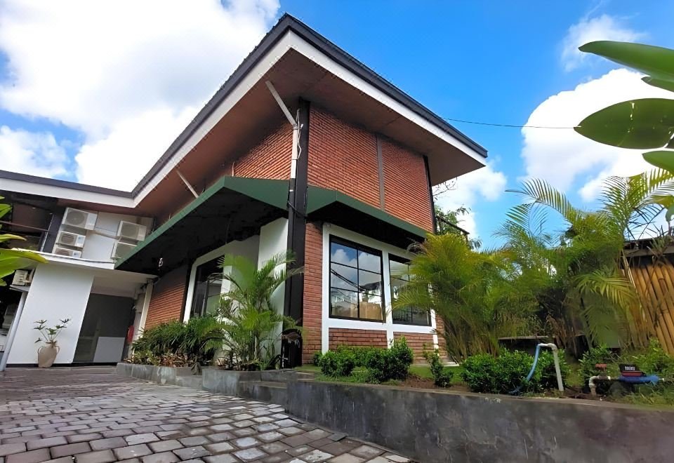 White Penny Hostel Seminyak